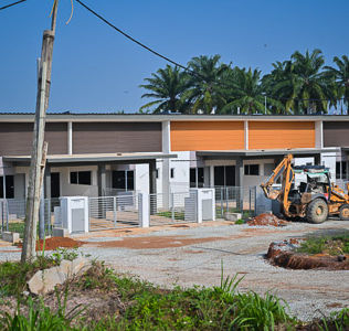 Penantian 10 Tahun Berakhir: Pemilik PPR Ampar Tenang Terima Kediaman Baharu