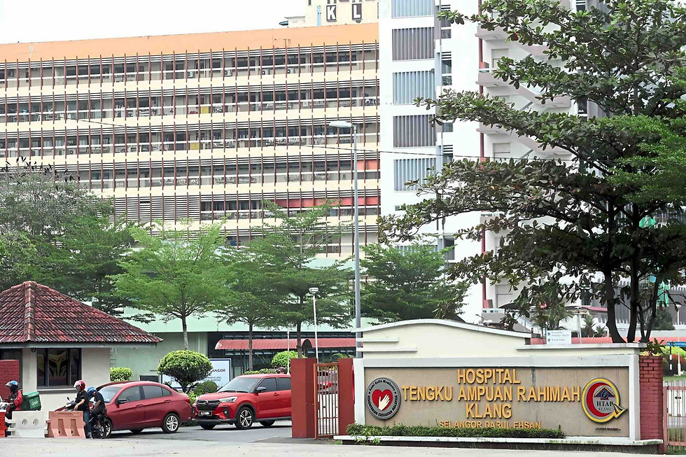 Siling jatuh di laluan kecemasan Hospital Tengku Ampuan Rahimah HTAR Klang akibat kebocoran paip