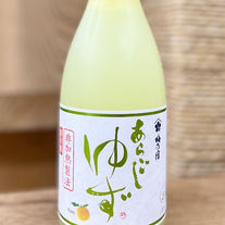 ゆずを皮ごとクラッシュすることで生まれる、ゆず皮の香りと酸味・苦味が絶妙