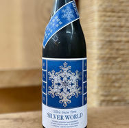 冬の様々な食材に彩られた食卓で、あえてキリリと冷やしてお楽しみ頂ける、辛口ながらも飲みやすく、柔らかな口当たりの純米吟醸酒です。