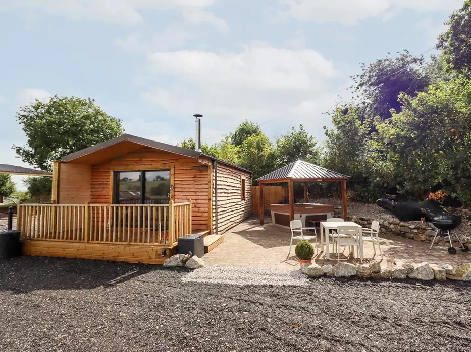 Detached cabin, Celyn.