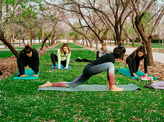 Yoga en el parque del retiro Madrid