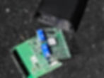 Der Dongle wurde beim Einsteigen in das Fahrzeug von seiner Befestigung durch einen unvorsichtigen Fusstritt weggetreten.