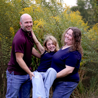 shelbyville, tn family photography with yellow flowers, lewisburg, tn family photographer, chapel hill family photographer, fall minis at henry horton state park, family photography in bell buckle