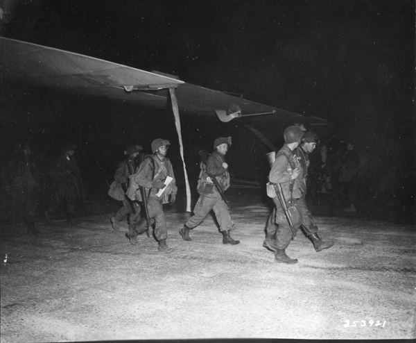 253921 Varsity, loading glider