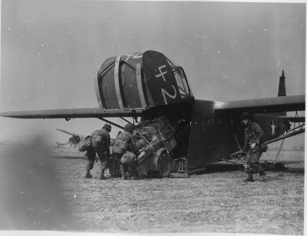 203242 Varsity, Glider unloading
