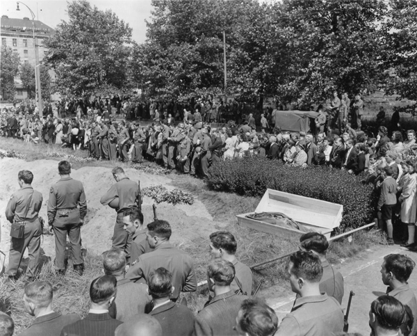 264833 Duisburg Burial