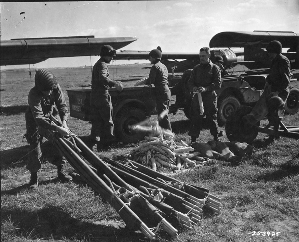 253925 Varsity loading gliders