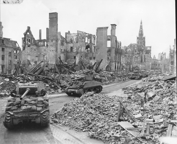 203097 Munster,-Sherman-Tanks