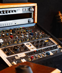 TINY TRIUMPH STUDIO 2025 (25 of 118).jpg