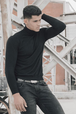 Adrian(32)