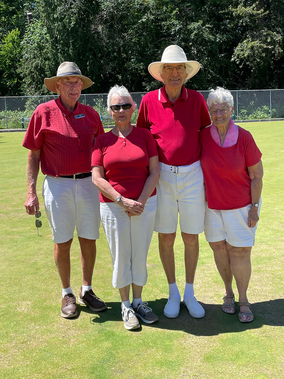 Bill with the third place winners Penny Stephenson, Ian Hammocks, and Betty Locke.