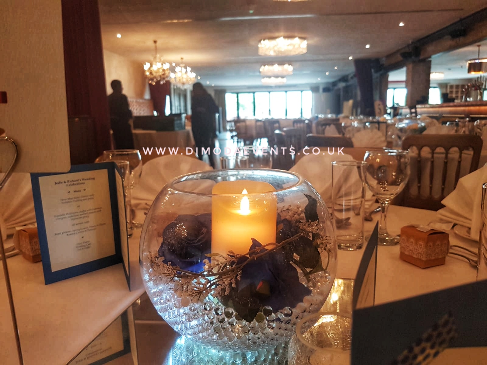 Fishbowl blue rose pillar