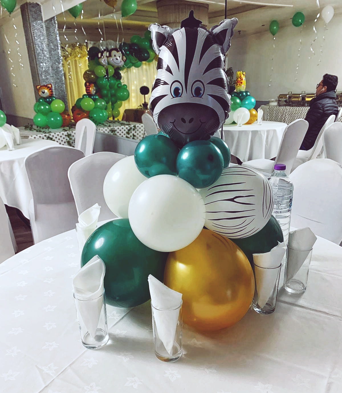 Foil balloon centrepiece