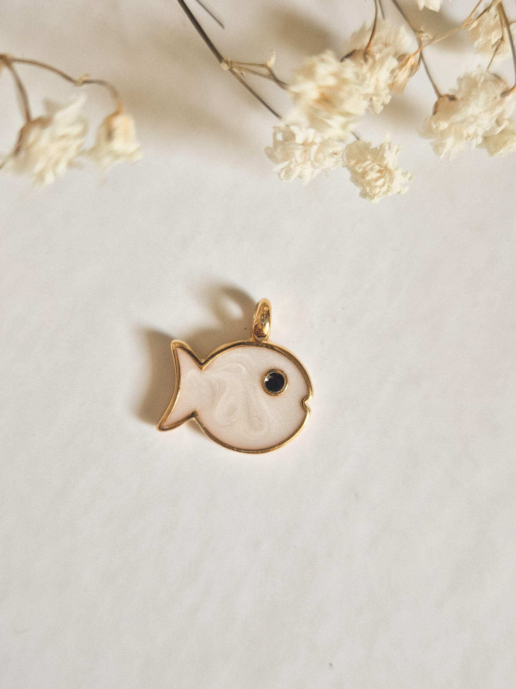Breloque poisson nacre