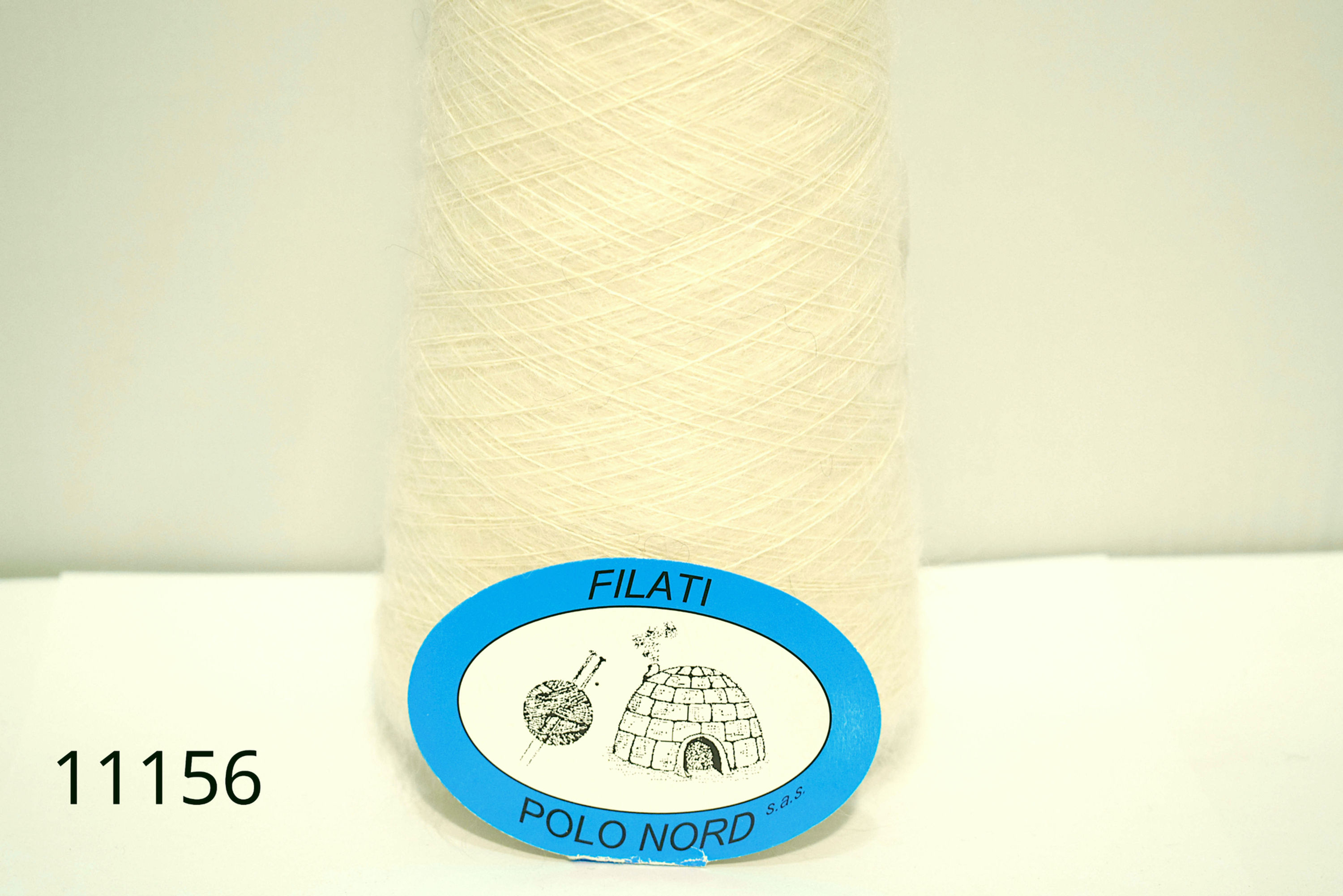 67%kid mohair, 30%poliammide, 3%lana Panna garzato 11156 Nm 1/9,5 50 grammi