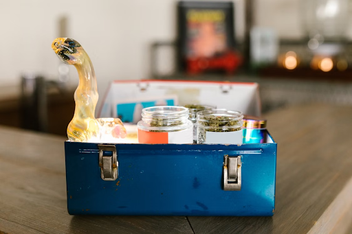 The Rise of Boutique Glass: Why Collectors Are Ditching Mass-Market Pieces
