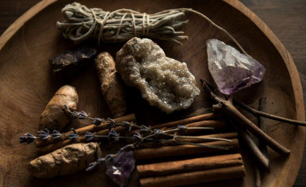 Cosmic Scents: How Astrology Influences Your Fragrance Preferences