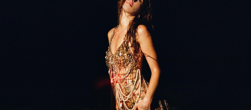 Qendresa Returns With “Besitos / Gave Myself 2 U”