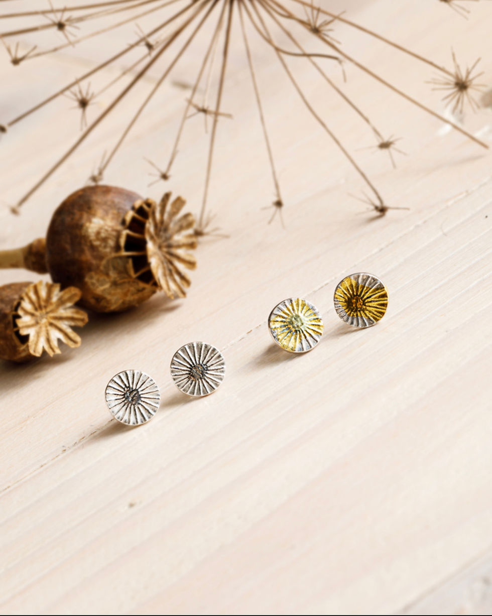 Thumbnail: Glimmer Stud Earrings, Silver