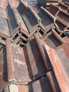 Red roofing plates