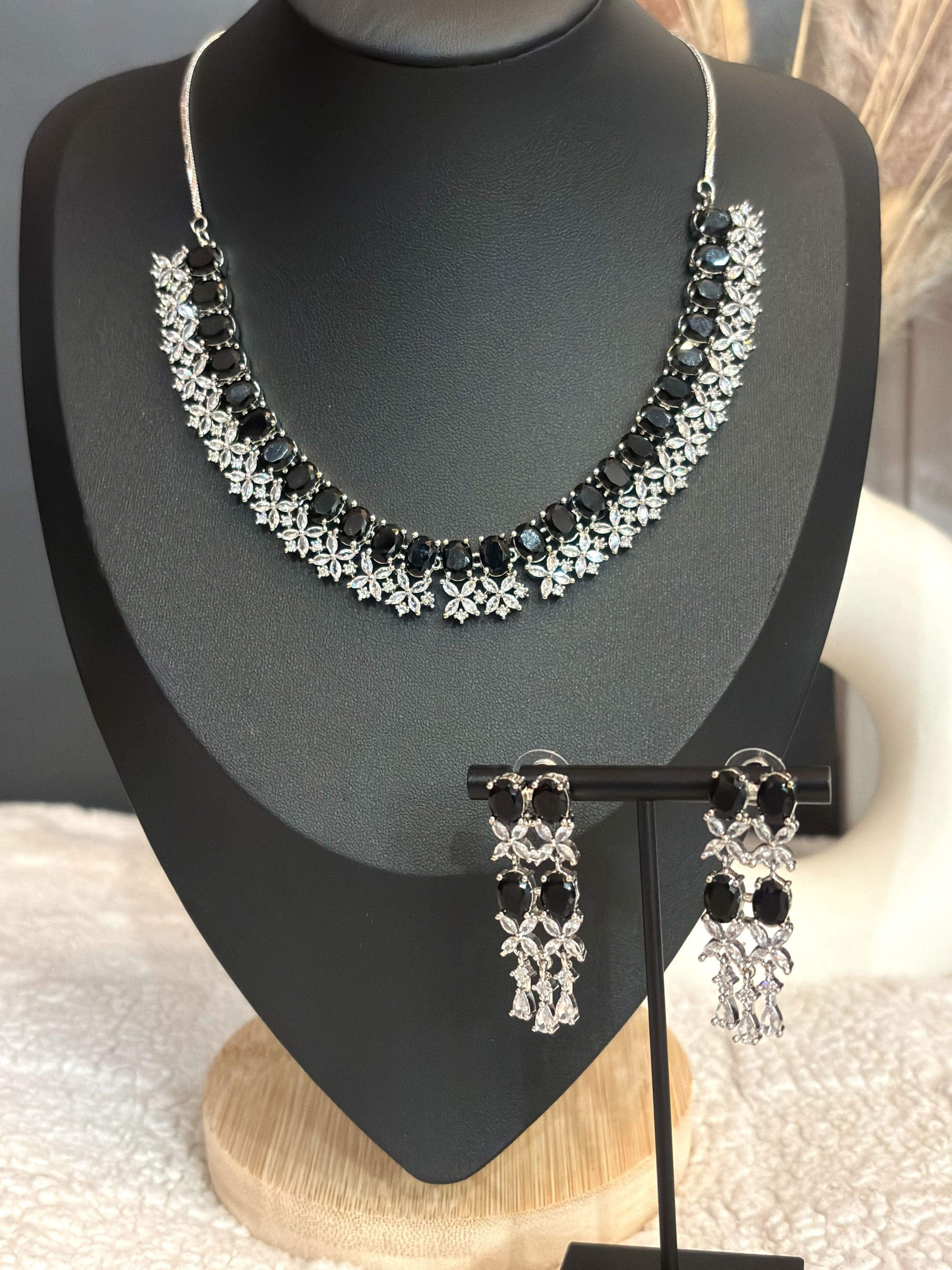 Ebony Petals Diamond Set