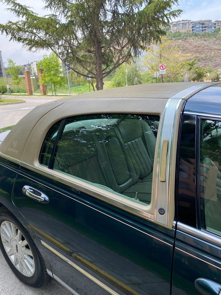 Miniatura: VENDIDO Lincoln Town Car 2003