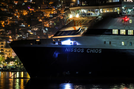 ΝΗΣΟΣ ΧΙΟΣ : ΣΤΙΣ 19:45 ANTI 18:00 ΑΝΑΜΕΝΕΤΑΙ ΝΑ ΚΑΤΑΠΛΕΥΣΕΙ ΑΠΟΨΕ ΣΤΟ ΛΙΜΑΝΙ ΤΗΣ ΚΑΒΑΛΑΣ