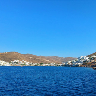 Entering Merichs bay Kythnos- No flutilla stops here