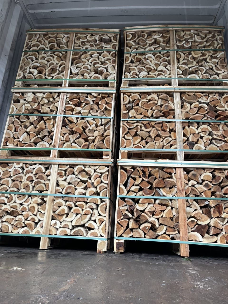 LOGS IN CRATES LOADING