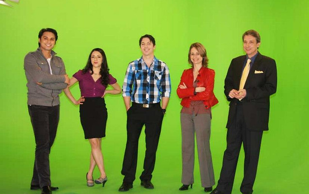 Tournage de publicité enstudio de prise de vue sur fond green screen