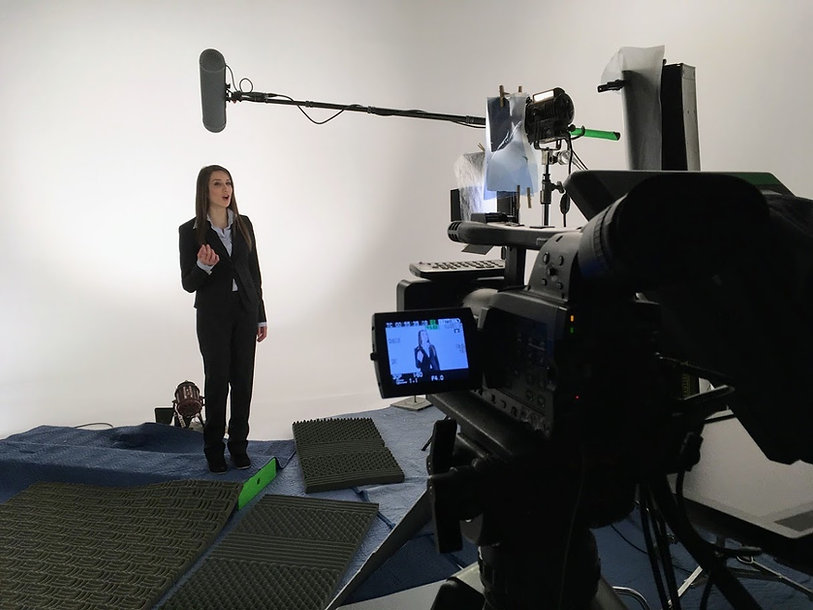 Production vidéo corporatif clef en main dans notre studio