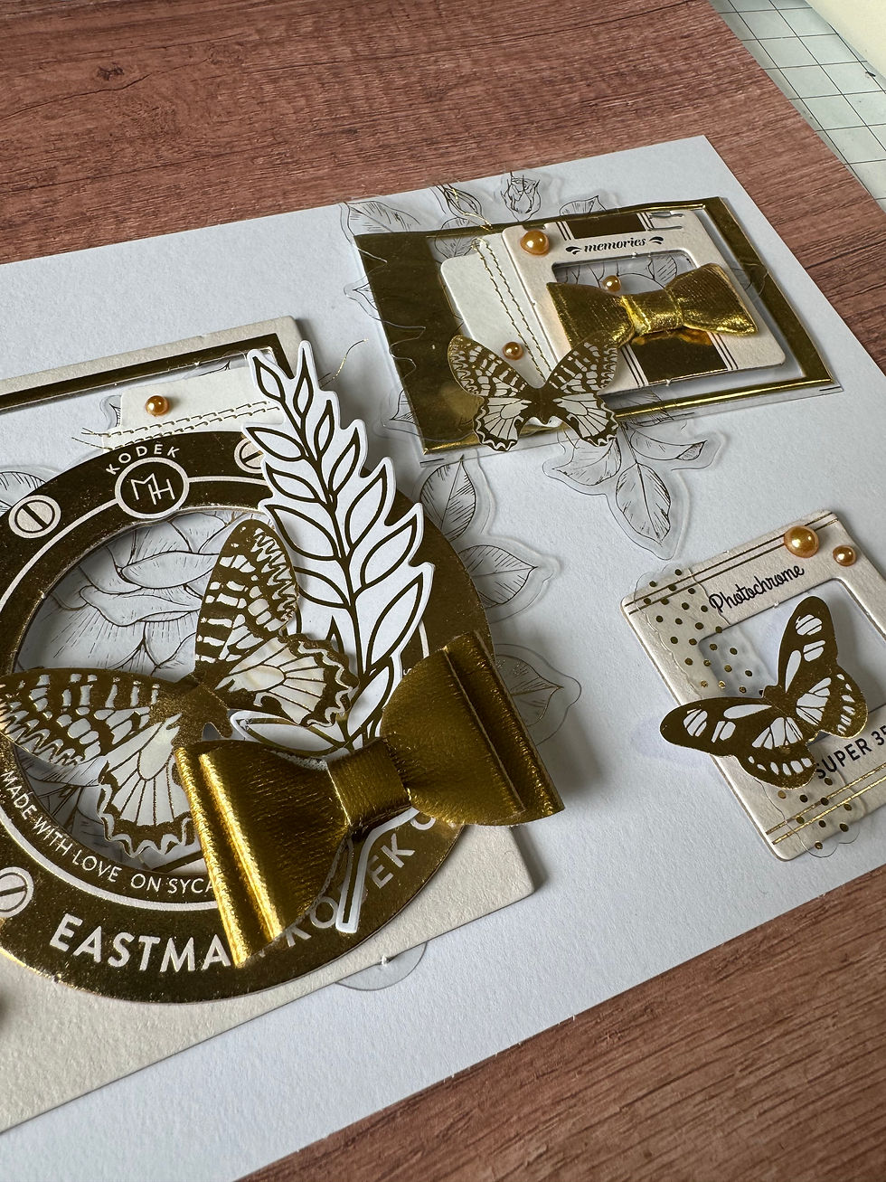 Thumbnail: Gold Embellishment Clusters