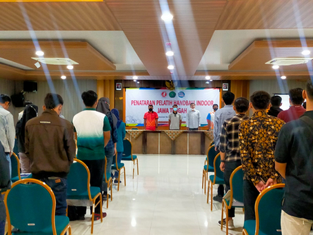 Dinyatakan LULUS  : Bersama ABTI JATENG FKIP Unwahas Gelar Pelatihan Pelatih Handball Indoor