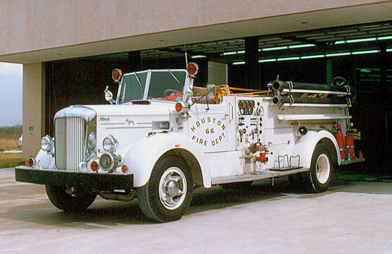 HFD Engine 66 - 1954 Mack Model B (Duane Troxel).jpg