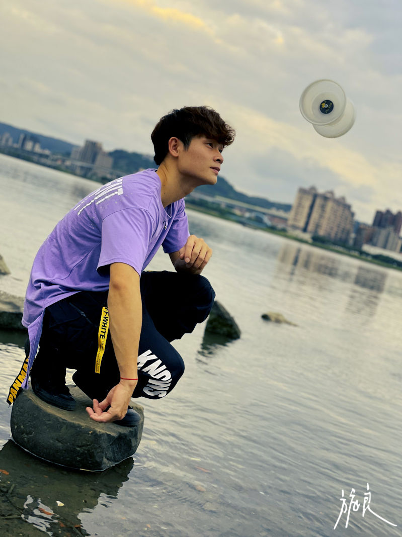 Thumbnail: White Magforce Plus Diabolo