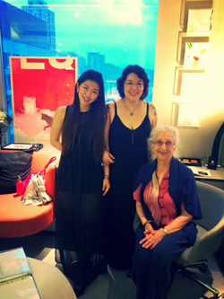 代理台灣藝術家張友鷦Jorinde Jankowski與母親