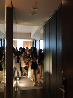 R. Gallery展位1103室博覽會第二天參觀人潮