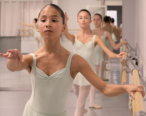Photographie des élèves du cursus Sport-Études Danse de l'Académie Vanessa Feuillatte à Bordeaux