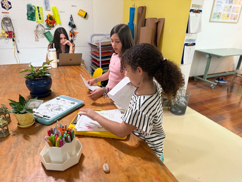 Learners de Discovery desarrollando el primer borrador de su historia