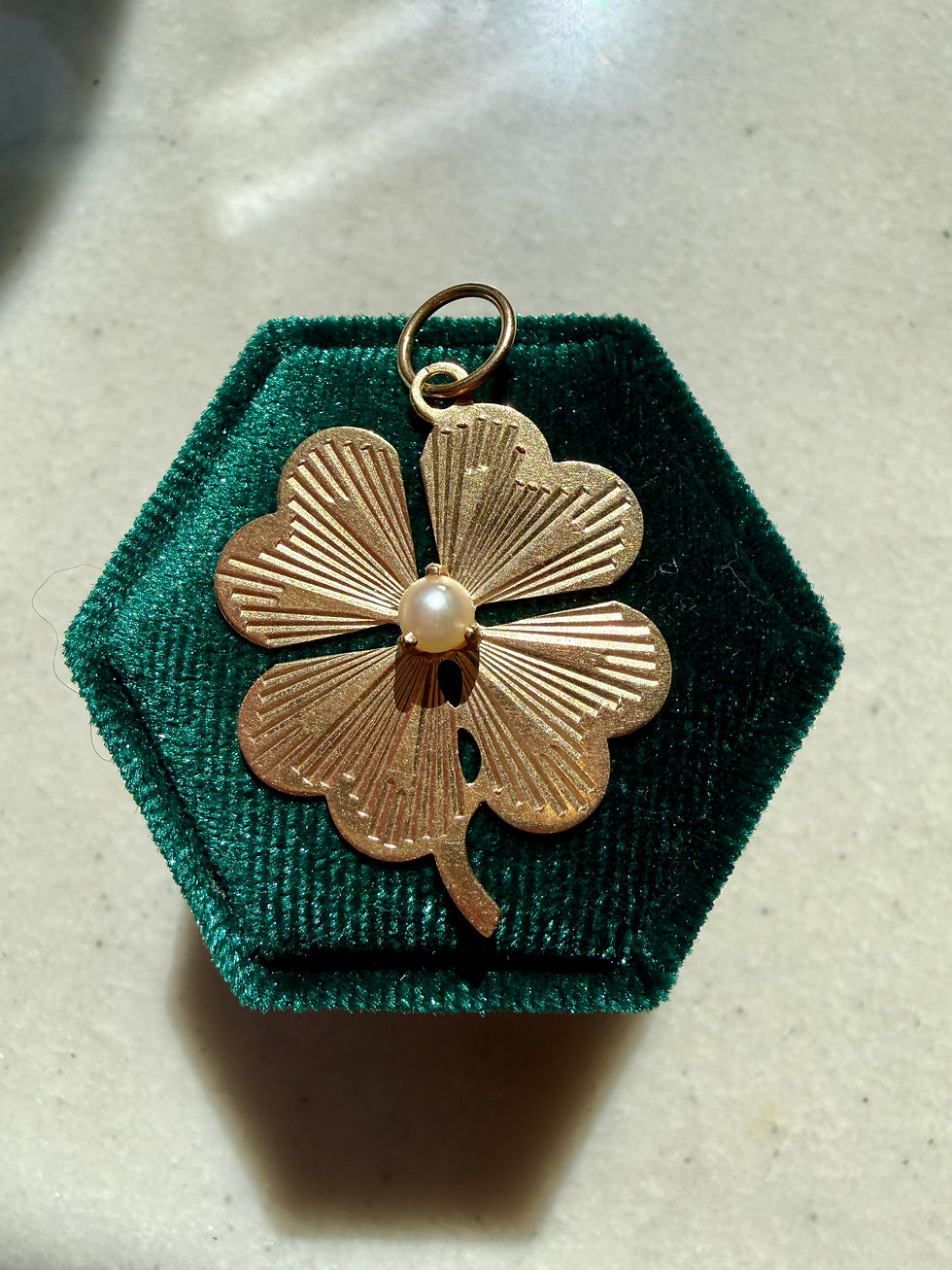 Thumbnail: Vintage Clover pendant w/ Pearl