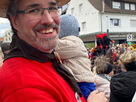 Miteinander reden … und feiern … beim Fasnachtsumzug und der Beizefasnacht