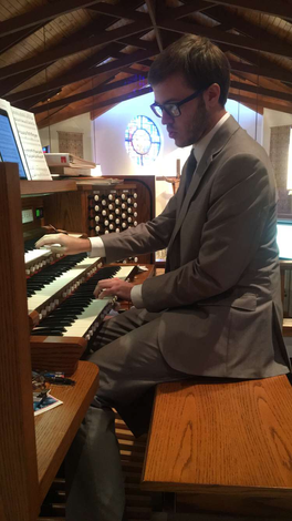 Eric Heumann at the organ at Bethlehem Lutheran Church, Jacksonville, Florida, in 2017