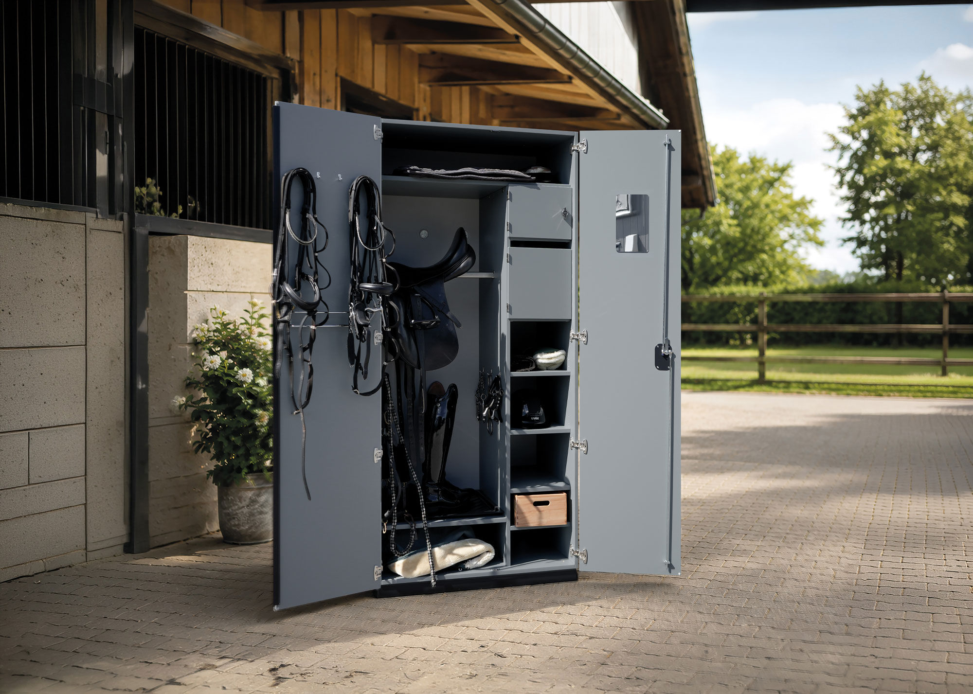 Premium Sattelschrank in Monument Grau von PH EQUESTRIAN