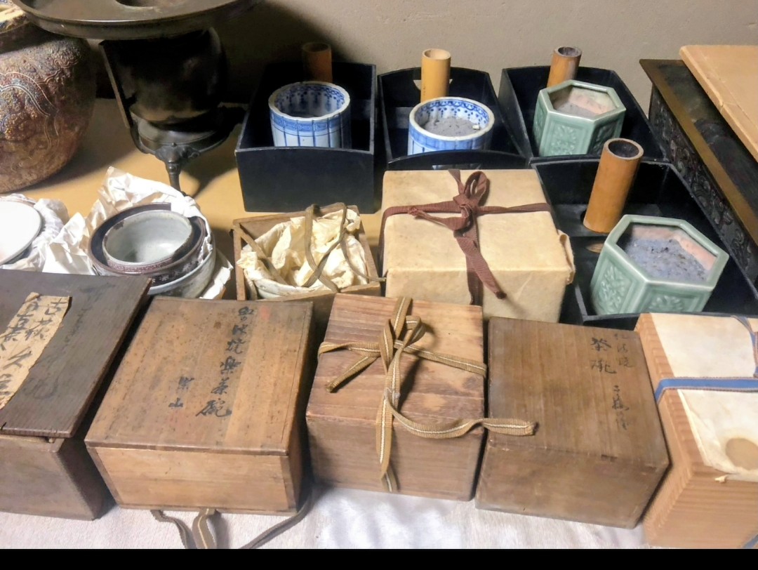 府中市で備前焼や掛軸などの骨董品を出張買取させて頂きました