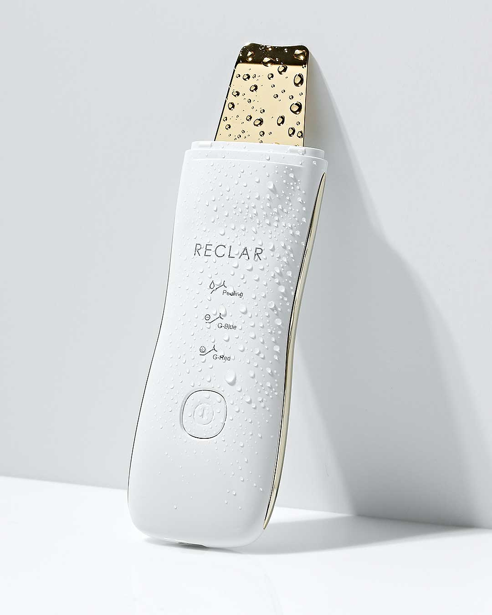 Hvid RECLAR ansigtsrenser, der viser forskellige funktioner og et strømikon.