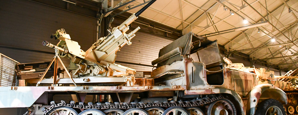 Německý polopásák Sd.Kfz. 7 s kanonem Flak 38 v muzeu v Bastogne