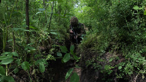 UKRAINA STATO ŽENKLUS, NURODANČIUS KRYPTIS Į OKUPANTŲ POZICIJAS (2023 06 03)