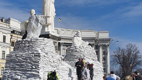 TAMSA ATEINA IŠ RYTŲ