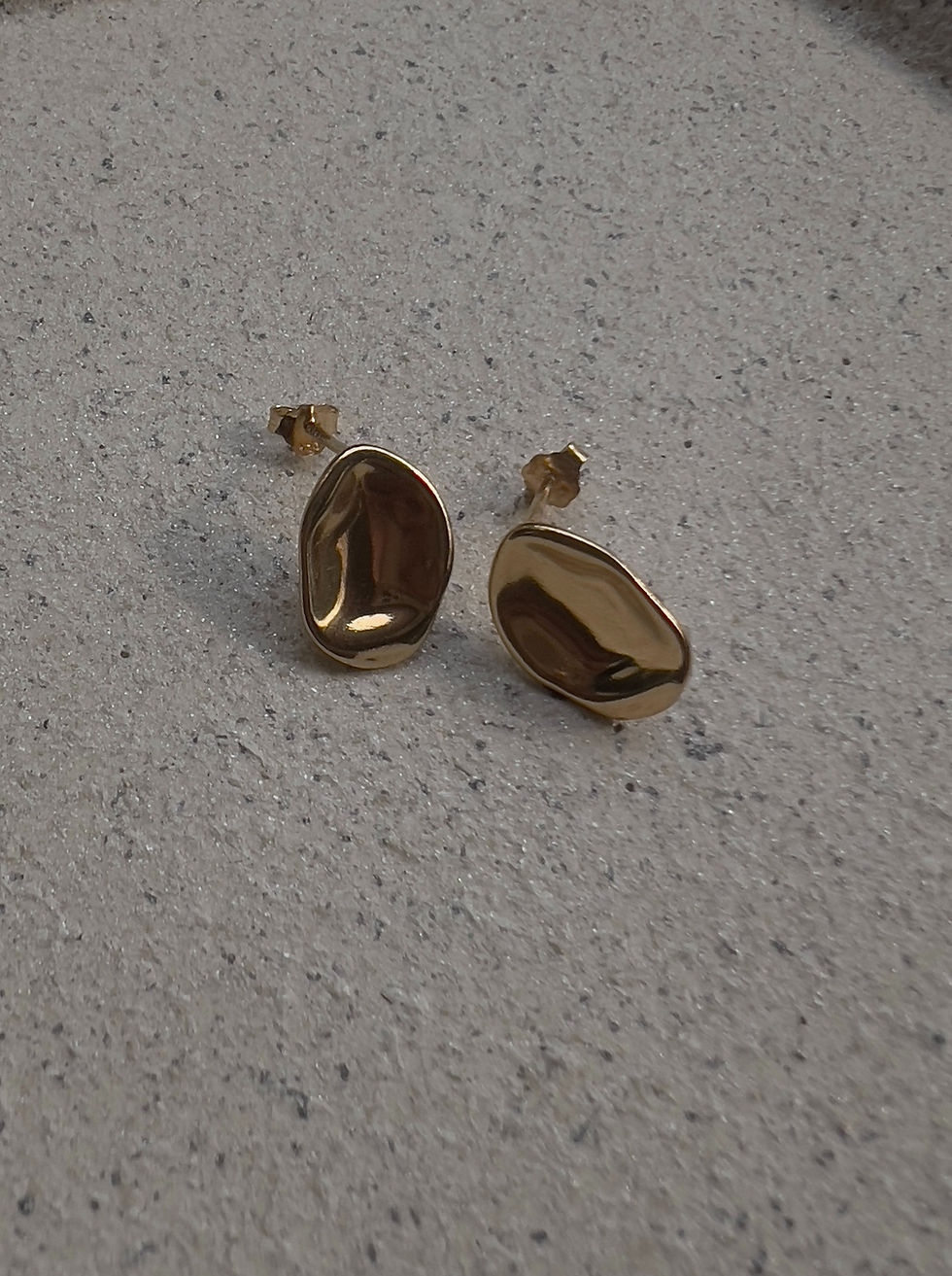תמונה ממוזערת: Kate gold earrings